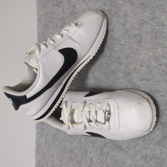 Nike Cortez Black White Trainer Youth size 5 women size 6.5 - Picture 10 of 11